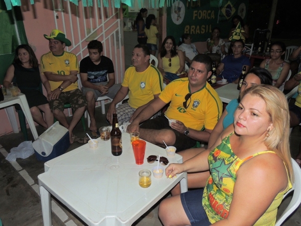 Vereador Chico Osmar recepciona familiares e amigos para assistirem jogo do Brasil - Imagem 7