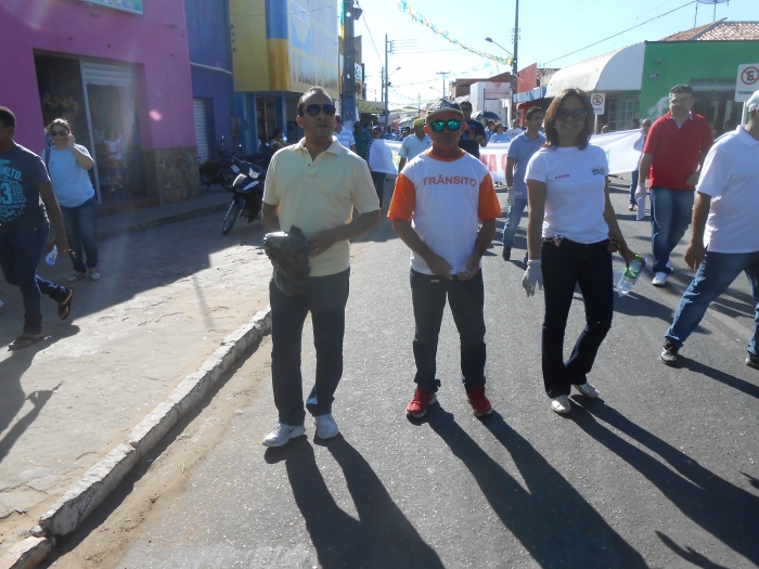 Prefeitura realiza mutirão de limpeza e instala lixeiras e bicicletários - Imagem 12