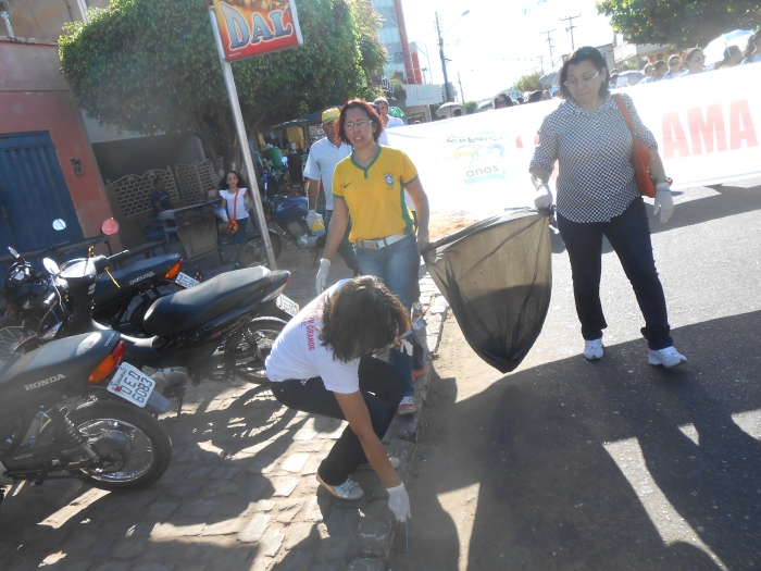 Prefeitura realiza mutirão de limpeza e instala lixeiras e bicicletários - Imagem 17