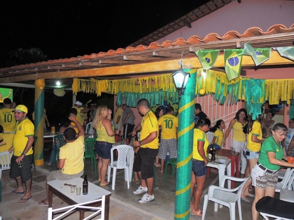Vereador Chico Osmar recepciona familiares e amigos para assistirem jogo do Brasil - Imagem 16