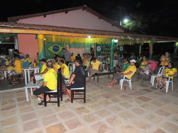 Vereador Chico Osmar recepciona familiares e amigos para assistirem jogo do Brasil - Imagem 3