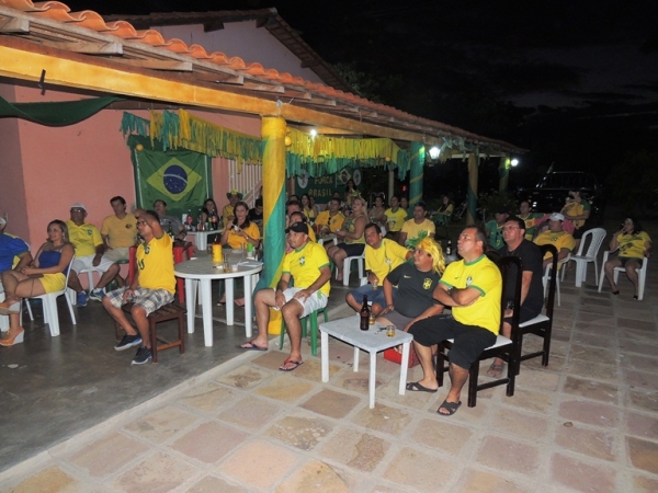 Vereador Chico Osmar recepciona familiares e amigos para assistirem jogo do Brasil - Imagem 4