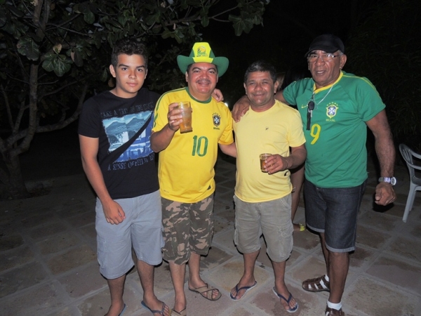 Vereador Chico Osmar recepciona familiares e amigos para assistirem jogo do Brasil - Imagem 20