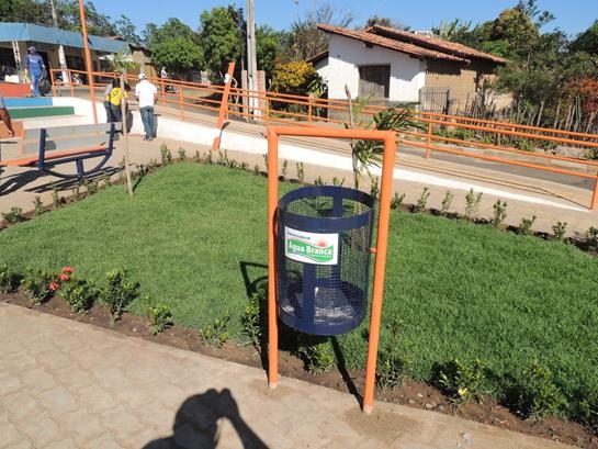 Prefeitura realiza mutirão de limpeza e instala lixeiras e bicicletários - Imagem 3