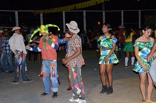 Projovem urbano de Santo Inácio do Piauí promove quadrilha - Imagem 1