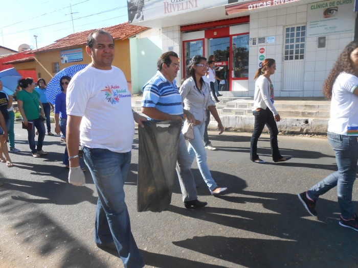 Prefeitura realiza mutirão de limpeza e instala lixeiras e bicicletários - Imagem 14