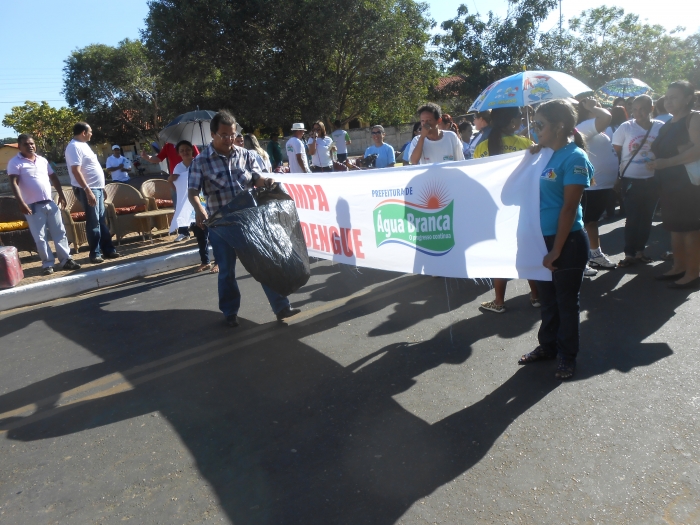 Prefeitura realiza mutirão de limpeza e instala lixeiras e bicicletários - Imagem 24