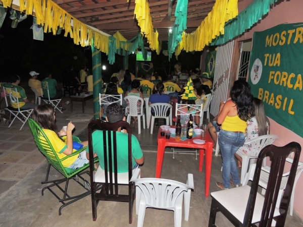 Vereador Chico Osmar recepciona familiares e amigos para assistirem jogo do Brasil - Imagem 1