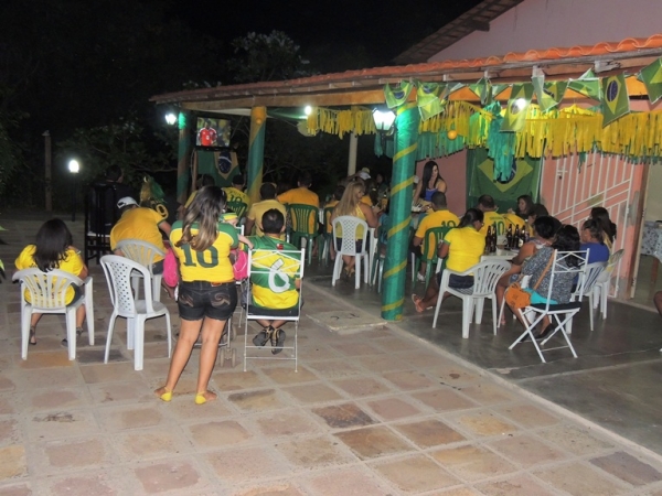 Vereador Chico Osmar recepciona familiares e amigos para assistirem jogo do Brasil - Imagem 2