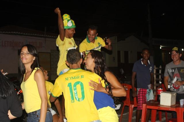 Ipiranguenses vão as ruas comemorar mais uma vitória de nossa Seleção - Imagem 17