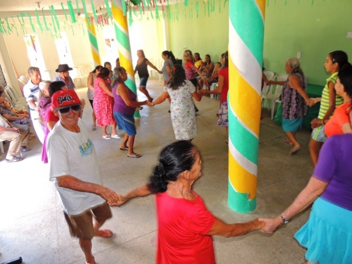 Grupo de idosos participa de festa junina - Imagem 11