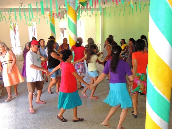 Grupo de idosos participa de festa junina - Imagem 9