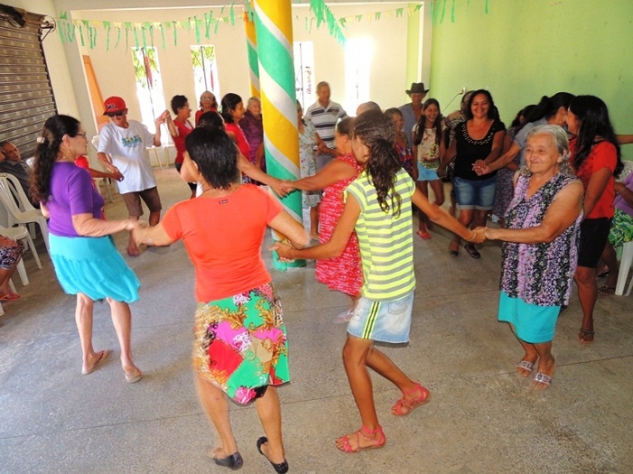 Grupo de idosos participa de festa junina - Imagem 8