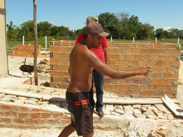 Prefeito Edílson Capote visita obras de matadouro público - Imagem 12