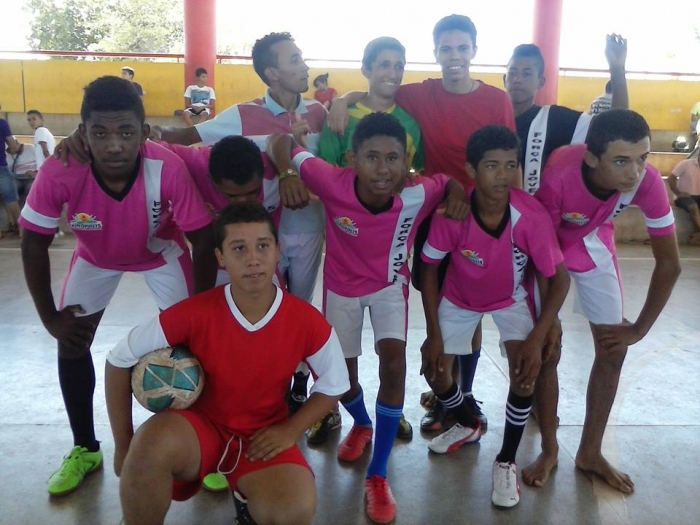Mais esportes e cidadania - realizado II Torneio de Futsal do Grupo Força Jovem. - Imagem 11