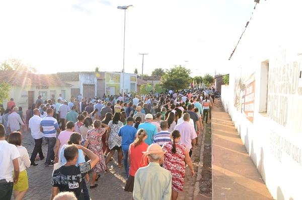 Centenas de fies participam da procissão de Santo Inácio de Loyola - Imagem 7