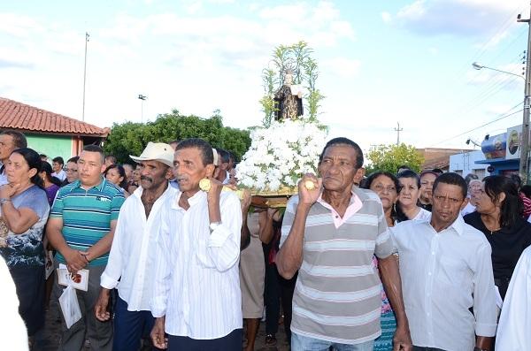 Centenas de fies participam da procissão de Santo Inácio de Loyola - Imagem 17