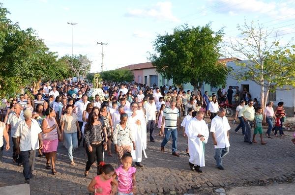 Centenas de fies participam da procissão de Santo Inácio de Loyola - Imagem 12