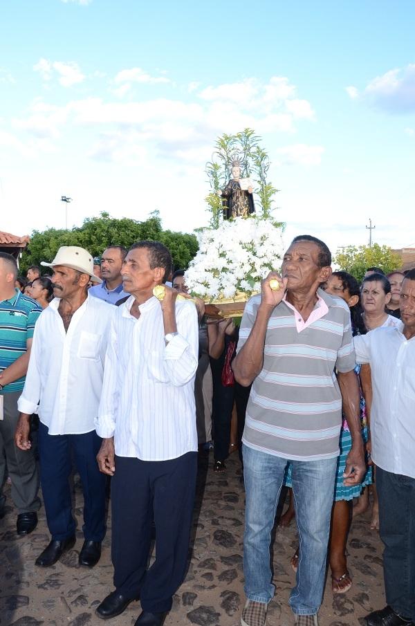 Centenas de fies participam da procissão de Santo Inácio de Loyola - Imagem 18