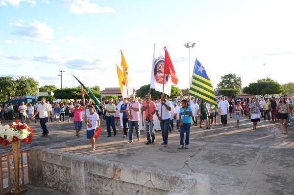 Centenas de fies participam da procissão de Santo Inácio de Loyola - Imagem 1