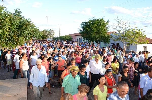 Centenas de fies participam da procissão de Santo Inácio de Loyola - Imagem 8