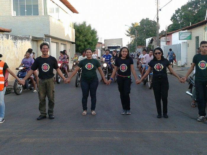 Alunos da Escola Estadual Gervásio Costa realizam caminhada em comemoração ao Dia do Estudante. - Imagem 6