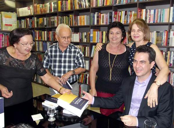 Leandro Lages lota livraria no lançamento de seu segundo livro - Imagem 10