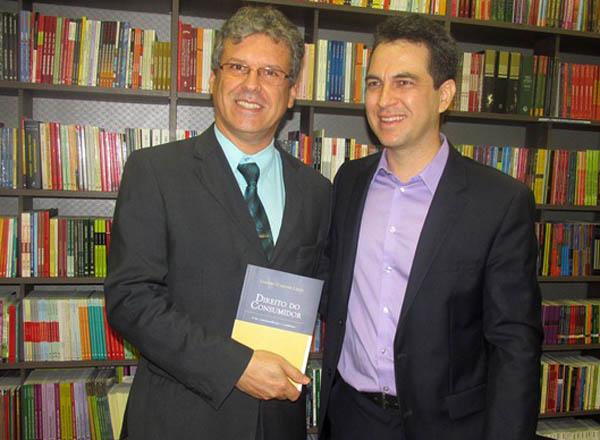 Leandro Lages lota livraria no lançamento de seu segundo livro - Imagem 13