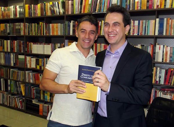 Leandro Lages lota livraria no lançamento de seu segundo livro - Imagem 8