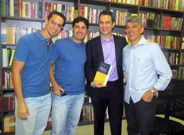 Leandro Lages lota livraria no lançamento de seu segundo livro - Imagem 12