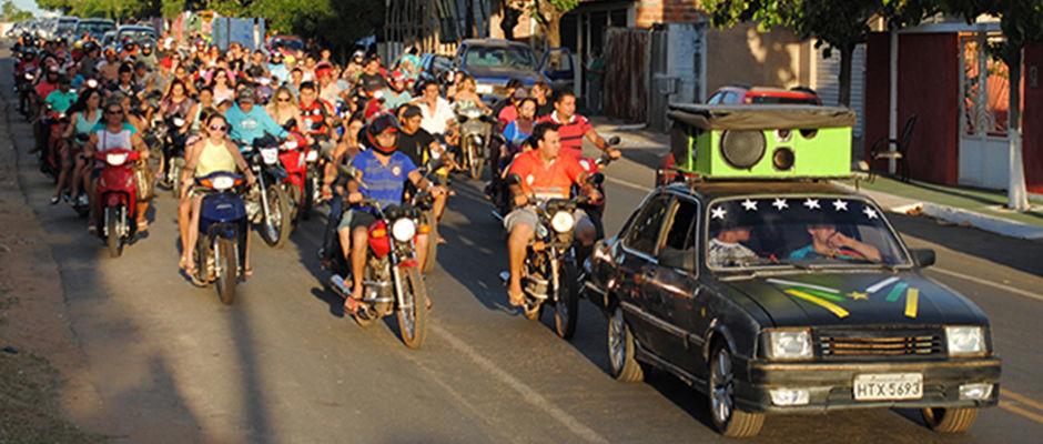 Carreata com benção dos veiculos reune milhares de fiéis em Cocal
