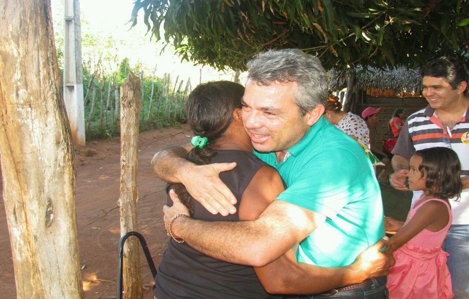 Moradores da localidade Couro de Porco agradecem benefícios 