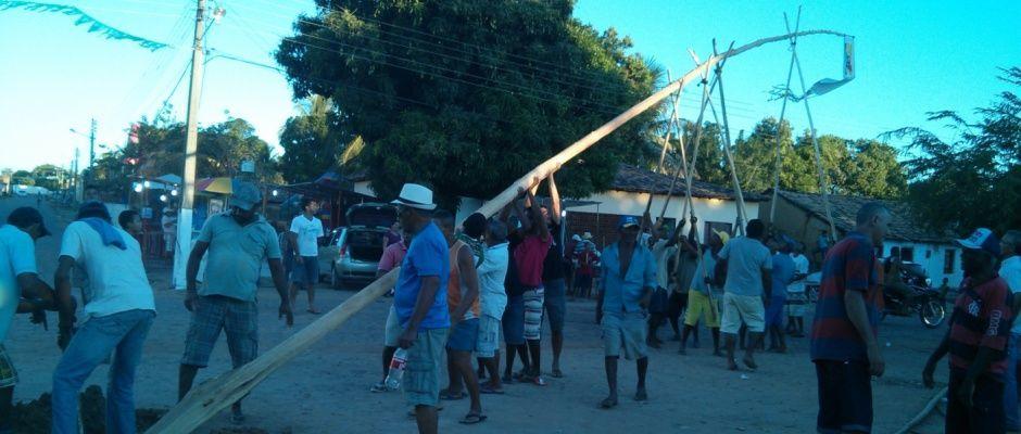 Levantamento do mastro, uma festa tradicional repassada de geração em geração 