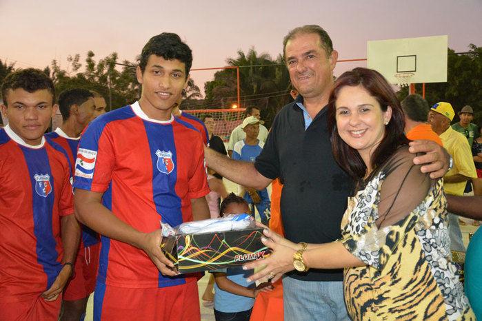 Prefeitura inaugura quadra poliesportiva na comunidade Tucuns em pleno festejo - Imagem 24