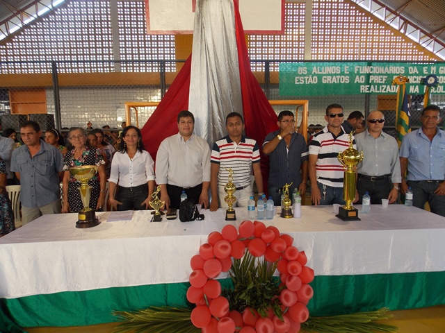 Prefeito Dr. Francisco inaugura Quadra Poliesportiva Coberta da Escola Genésio Moreira - Imagem 24
