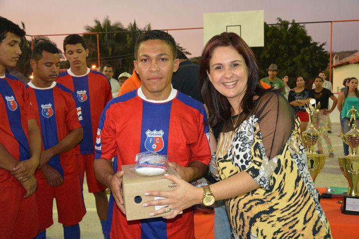 Prefeitura inaugura quadra poliesportiva na comunidade Tucuns em pleno festejo - Imagem 21