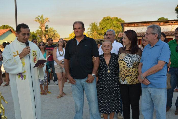 Prefeitura inaugura quadra poliesportiva na comunidade Tucuns em pleno festejo - Imagem 11