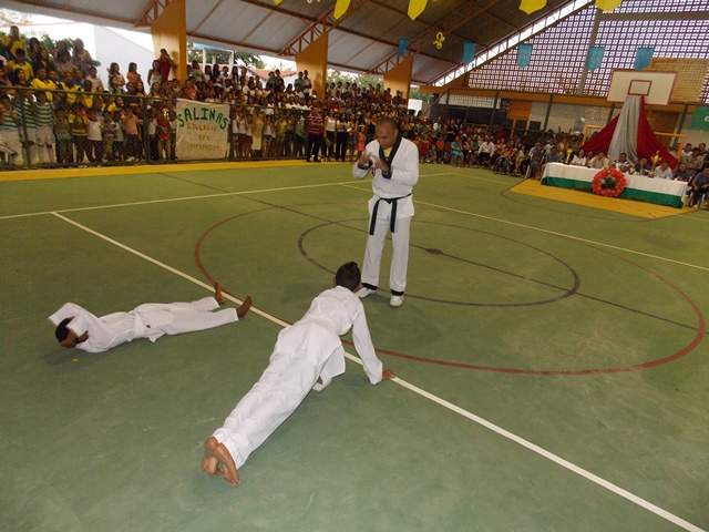 Prefeito Dr. Francisco inaugura Quadra Poliesportiva Coberta da Escola Genésio Moreira - Imagem 38