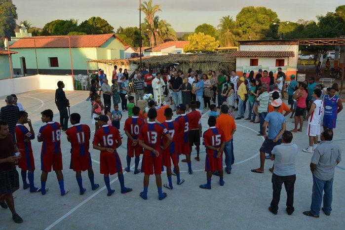 Prefeitura inaugura quadra poliesportiva na comunidade Tucuns em pleno festejo - Imagem 12