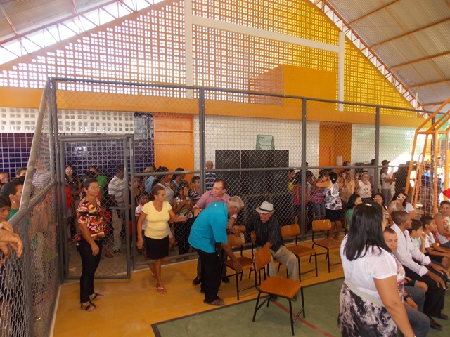 Prefeito Dr. Francisco inaugura Quadra Poliesportiva Coberta da Escola Genésio Moreira - Imagem 7