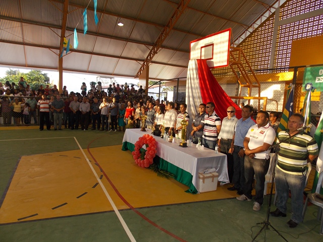 Prefeito Dr. Francisco inaugura Quadra Poliesportiva Coberta da Escola Genésio Moreira - Imagem 26