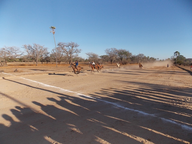 Prefeito Dr. Francisco participa da tradicional festa dos vaqueiros da localidade Jacaré - Imagem 2