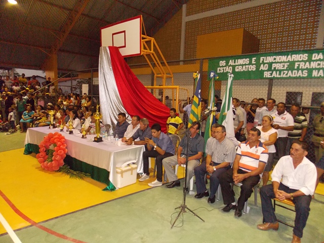 Prefeito Dr. Francisco inaugura Quadra Poliesportiva Coberta da Escola Genésio Moreira - Imagem 47