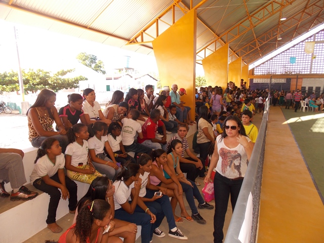 Prefeito Dr. Francisco inaugura Quadra Poliesportiva Coberta da Escola Genésio Moreira - Imagem 8