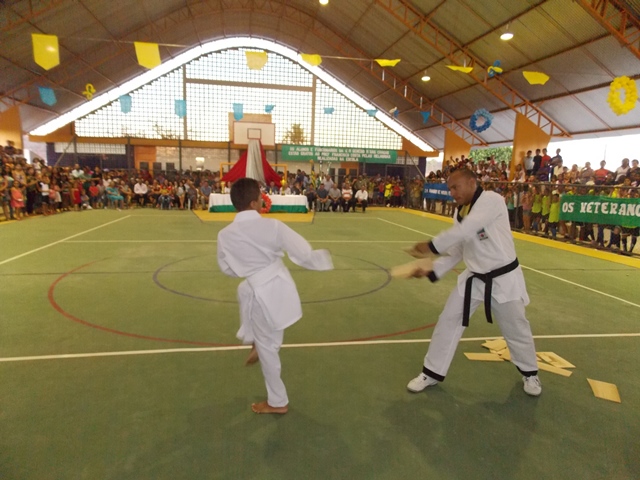 Prefeito Dr. Francisco inaugura Quadra Poliesportiva Coberta da Escola Genésio Moreira - Imagem 35