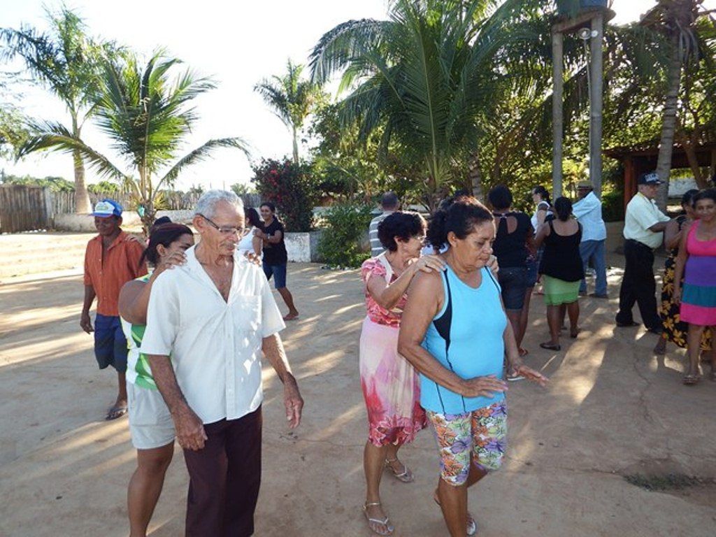 Idosos de Esperantina participam de aulas de capoterapia