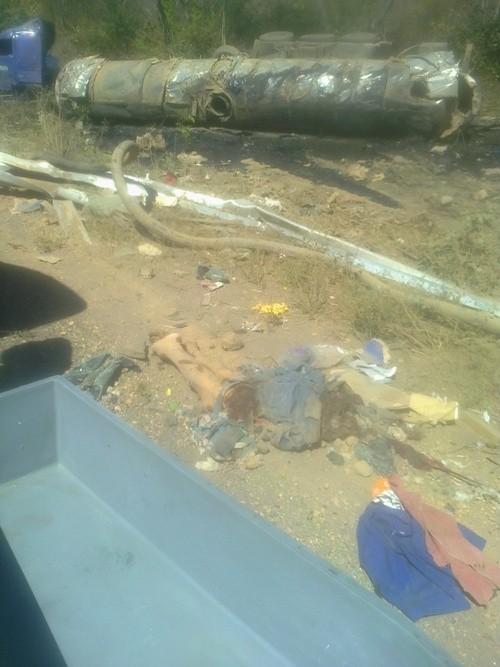 Grave acidente na BR 135 com carreta leva motorista a óbito, corpo foi partido ao meio – imagem forte - Imagem 2
