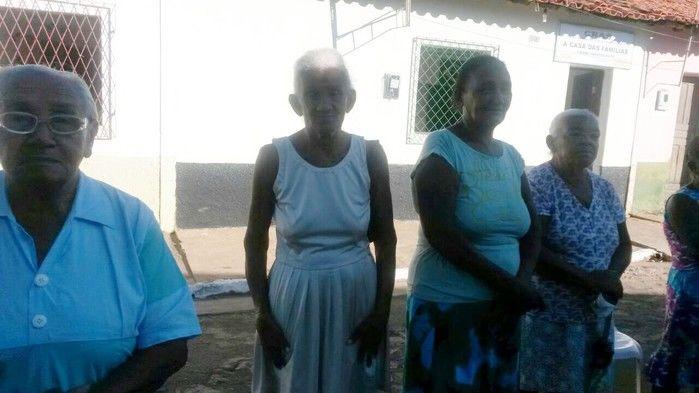 CRAS realiza café da manhã com idosos - Imagem 40