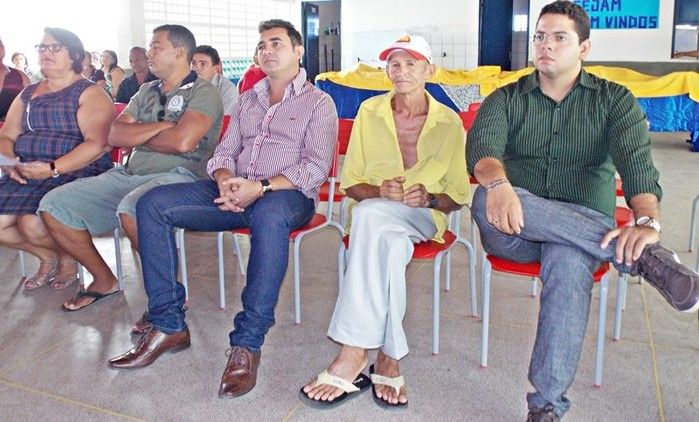 Secretaria de Educação realiza belíssimo café da manhã em homenagem ao dia dos Pais - Imagem 8