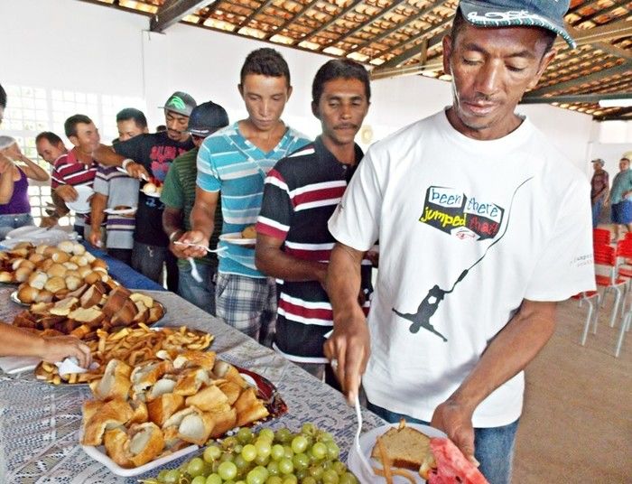 Secretaria de Educação realiza belíssimo café da manhã em homenagem ao dia dos Pais - Imagem 31